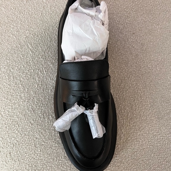 Stuart Weitzman ULTRA LUG TASSEL LOAFER size 9 - Picture 5 of 9